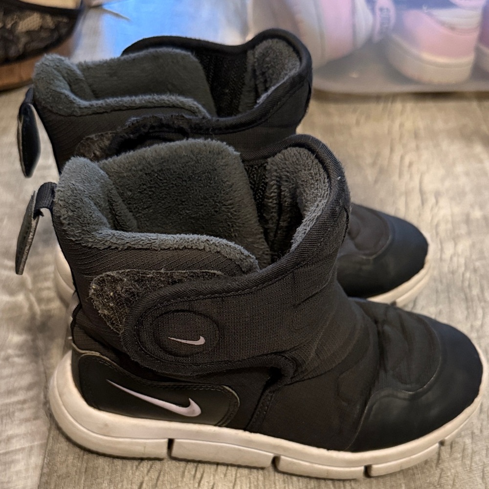 Nike Novice Boots - Kids size 12.5c